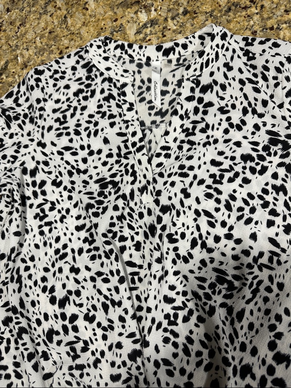 NY Collection Black & White Speckled V-Neck Blouse - Picture 6 of 9
